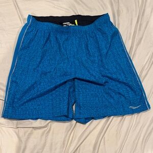 Saucony Men's Patterned Blue Athletic Shorts